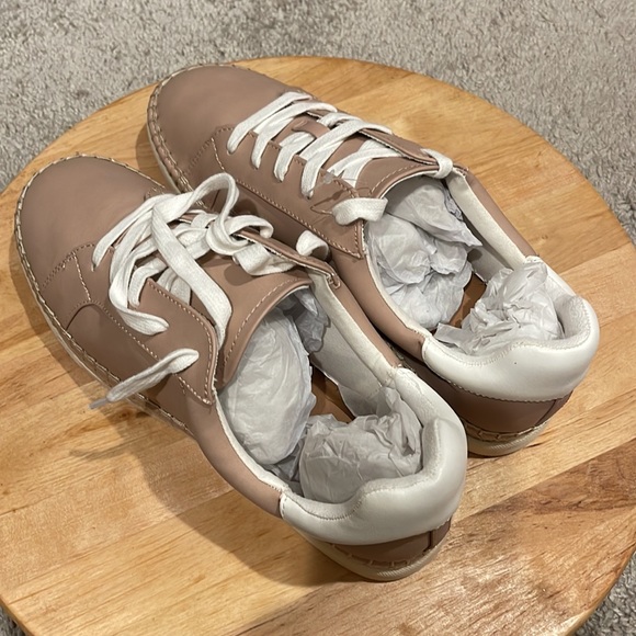 Casual walking shoes.  Espadrille like style. - Picture 5 of 7